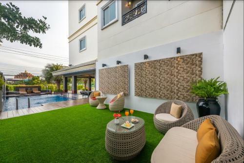 Patra Luxury Hotel