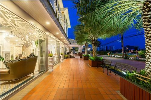 Patra Luxury Hotel