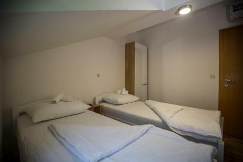 Hostal ?ilin ?emer