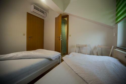 Hostal ?ilin ?emer