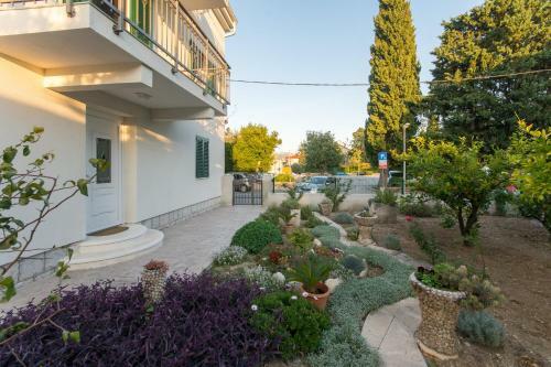 Apartamento Courtyard Seafront House