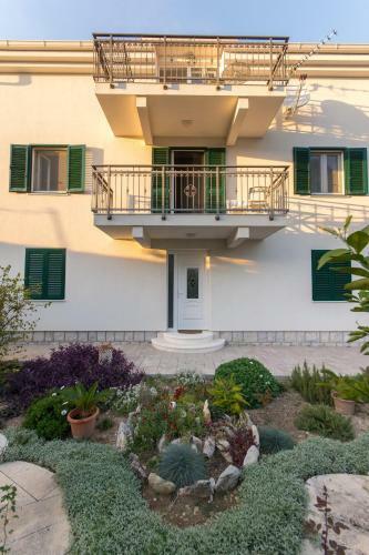 Apartamento Courtyard Seafront House