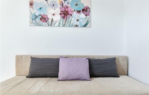 Stunning Apartment In Nin With Wifi And 1 Bedrooms