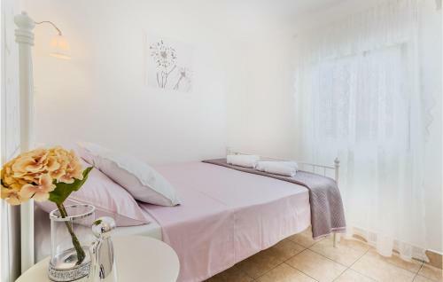 Stunning Apartment In Nin With Wifi And 1 Bedrooms