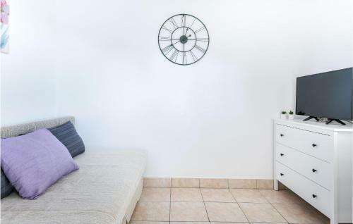 Stunning Apartment In Nin With Wifi And 1 Bedrooms