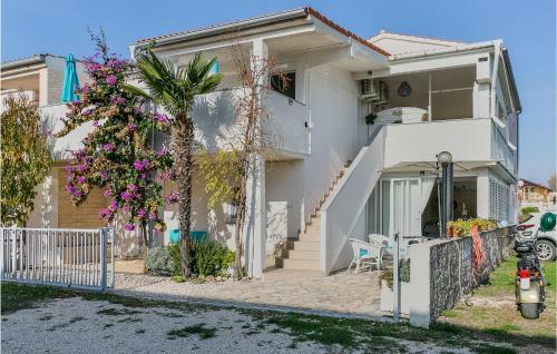 Stunning Apartment In Nin With Wifi And 1 Bedrooms