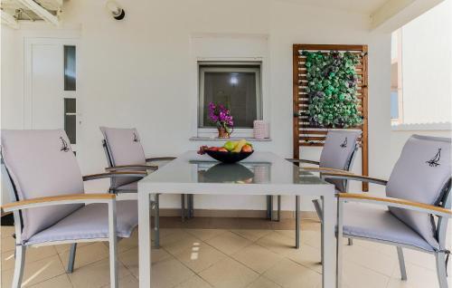 Stunning Apartment In Nin With Wifi And 1 Bedrooms