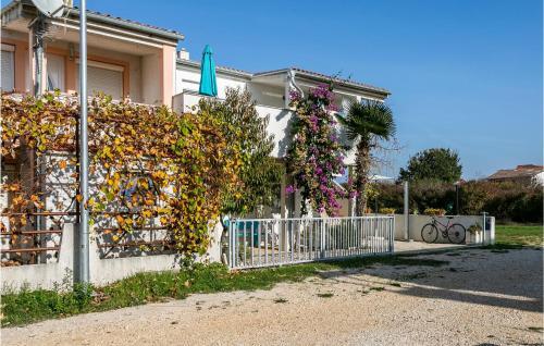 Stunning Apartment In Nin With Wifi And 1 Bedrooms