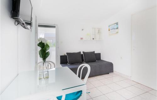 Awesome Apartment In Nin With Wifi And 1 Bedrooms