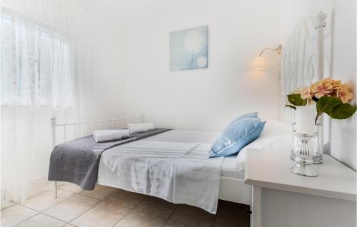 Awesome Apartment In Nin With Wifi And 1 Bedrooms