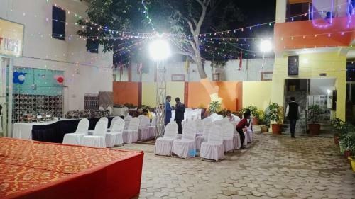 Hotel Anand Lok Vatika