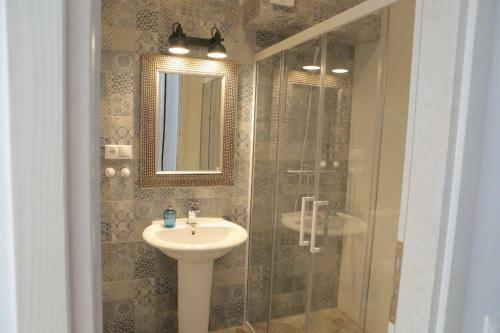 Stylish Psili Ammos Beach Apartment