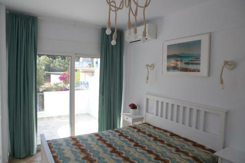 Stylish Psili Ammos Beach Apartment