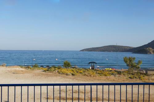 Stylish Psili Ammos Beach Apartment