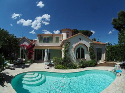 Hostal Blue Dream Cannes Guest House