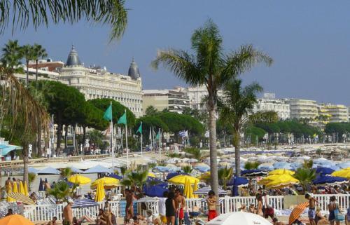 Hostal Blue Dream Cannes Guest House