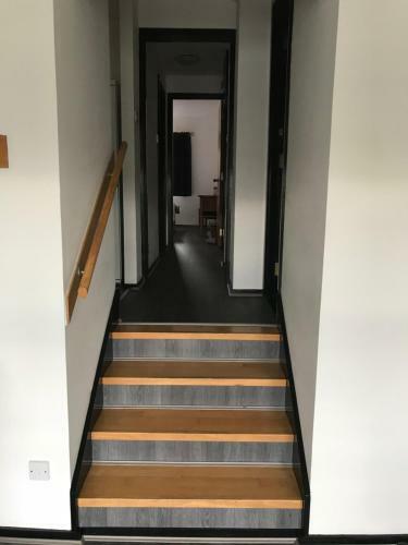 City Centre Riverside Apartment With Private Parking