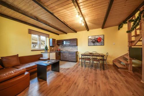 Lodge Domki Z Kominkiem