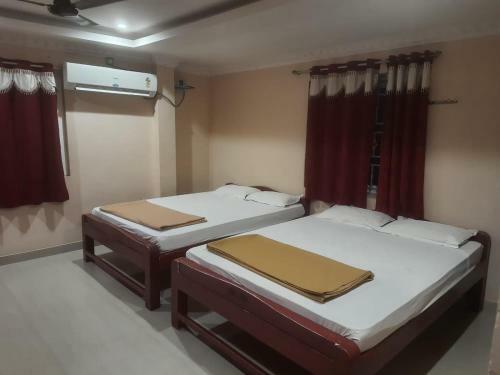 Hotel Rr Residency