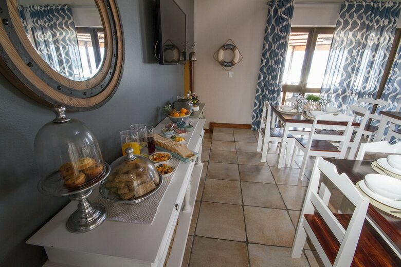 Hostal Little Rock Guesthouse