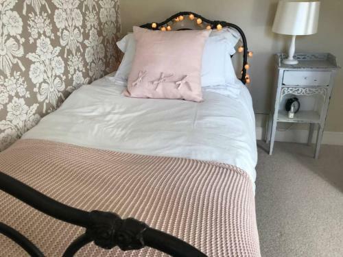 Country Chic In Unique English Village