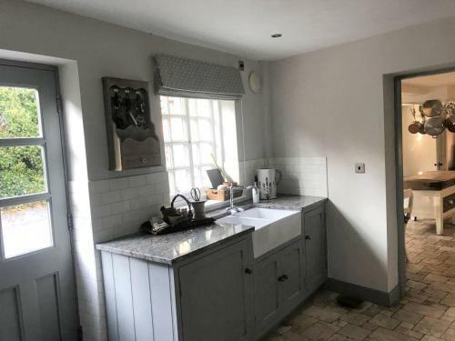 Country Chic In Unique English Village
