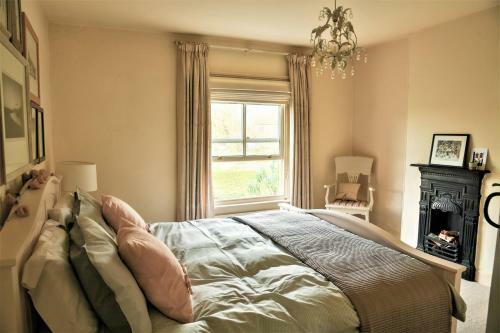 Country Chic In Unique English Village