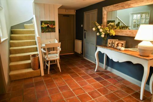 Country Chic In Unique English Village