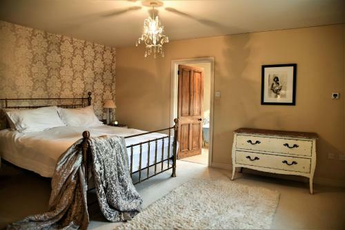Country Chic In Unique English Village