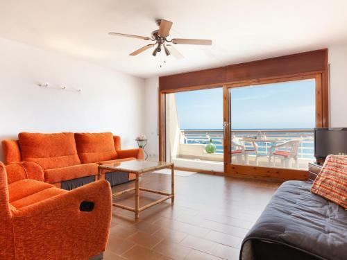Apartment Sea Views On The Beach 3