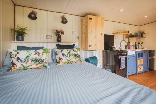 Lodge Hidden Wood Glamping And The Hideaway Cabin