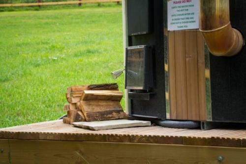 Lodge Hidden Wood Glamping And The Hideaway Cabin