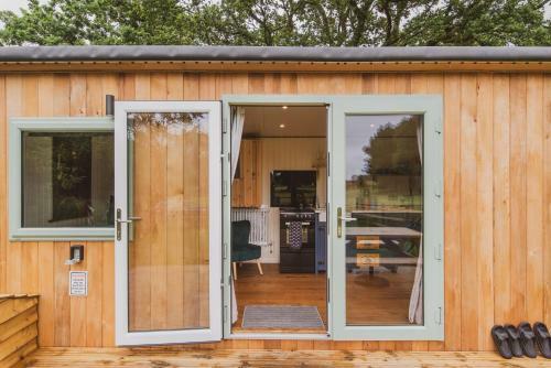 Lodge Hidden Wood Glamping And The Hideaway Cabin