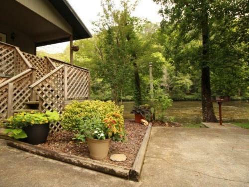 Riverfront Tellico Beach Cabin With Private Front Porch