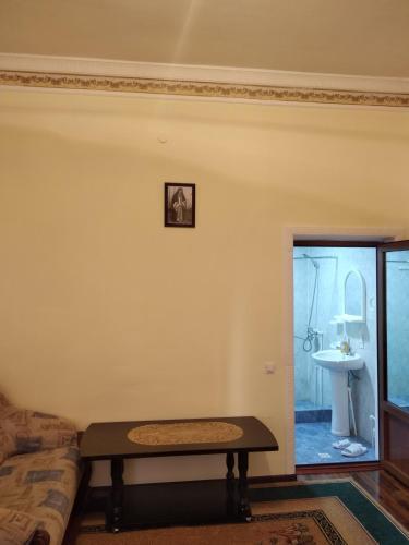 Hostal Zarin Guest House B&B