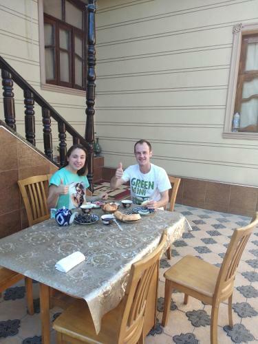 Hostal Zarin Guest House B&B