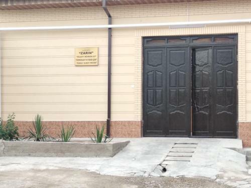 Hostal Zarin Guest House B&B