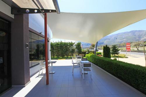 White Palace Hotel