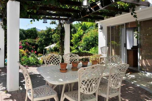 Hostal Alba House Guest House