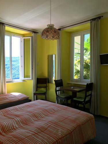 Hostal Pensione Agra