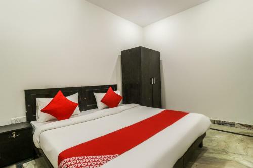Oyo 28749 Hotel Atharv