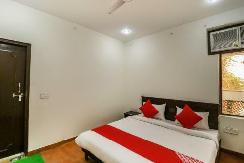 Oyo 28749 Hotel Atharv