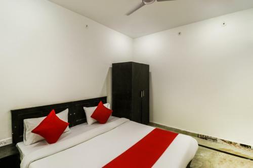 Oyo 28749 Hotel Atharv