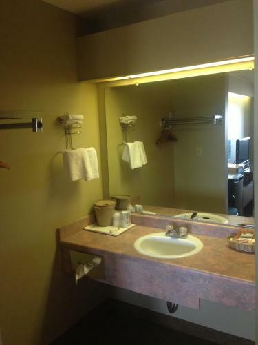 Hotel The Ritz Cafe And Motor Inn