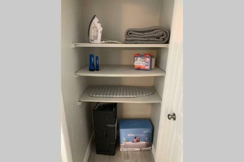 Modern Renovated Lower Level Unit In Littleton