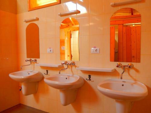 Turul Guesthouse And Camping