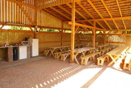 Turul Guesthouse And Camping