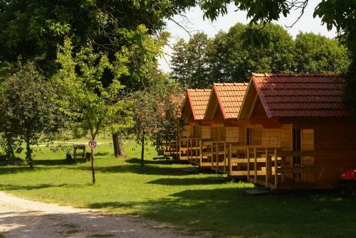Turul Guesthouse And Camping