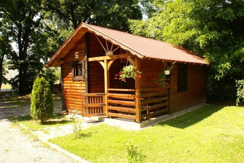 Turul Guesthouse And Camping