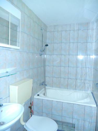 Turul Guesthouse And Camping